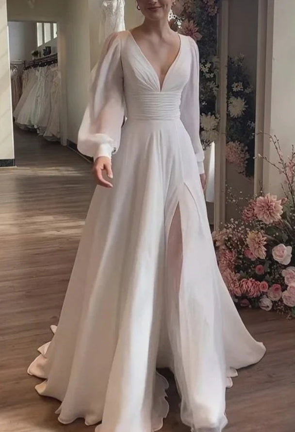 Vestido de novia de gasa con escote en V, corte A, manga larga y abertura